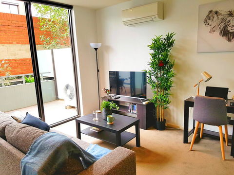 FITZROY FANTASTIC 1BR APT With FREE WINE, NETFLIX, WIFI, Close To TRAMS, COLES - Hotel WA 0