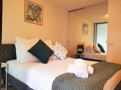 FITZROY FANTASTIC 1BR APT With FREE WINE, NETFLIX, WIFI, Close To TRAMS, COLES - Hotel WA 1