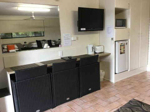Golden Palms Motor Inn - Hotel WA 3