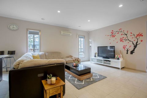 Gorgeous 4BR Home In Point Cook - Hotel WA 0