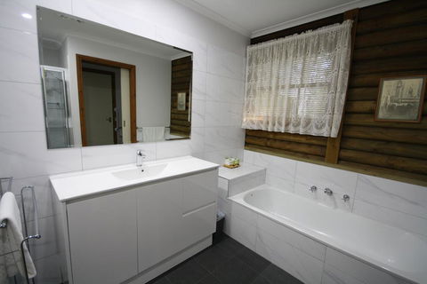 Halls Gap Log Cabins - Hotel WA 2