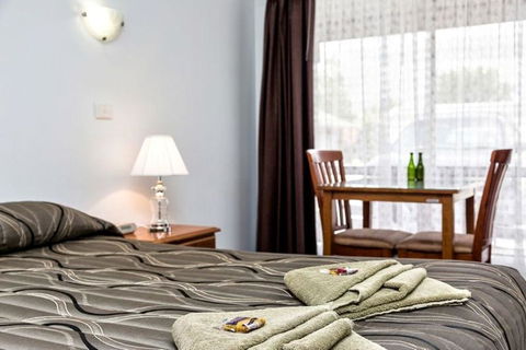 Holbrook Town Centre Motor Inn - Hotel WA 3