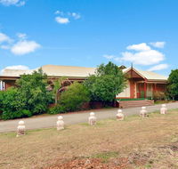 King III - you can honestly walk to Bimbadgen and Hope Estate concerts - Hotel WA
