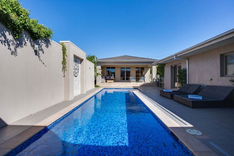 Kraimorie Large Family Beach House With Pool, Superb Water Views, Pool, And Games Room - Hotel WA 1