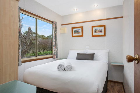 Lake Hamilton Motor Village And Caravan Park - Hotel WA 3