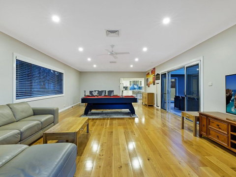Lavish Lakefront Pool House - Hotel WA 1