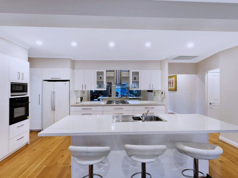 Lavish Lakefront Pool House - Hotel WA 3