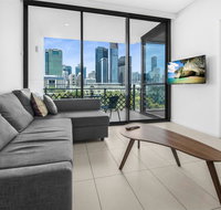 Luxe Apartment with Balcony and Pool Near Galleries - Hotel WA