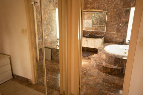 Luxuary Self-contained Living With Spa. - Hotel WA 1