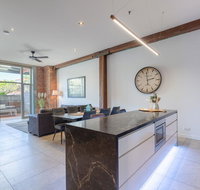 Luxury 3 brm 2 bath Woolstore apt with Courtyard - Hotel WA