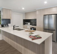 Luxury renovated home-5BR-meters from the beach - Hotel WA