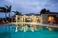 Book Burleigh Waters Accommodation Vacations Hotel WA Hotel WA