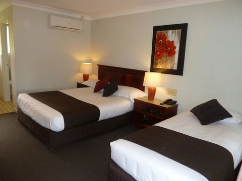 McNevins Warwick Motel - Hotel WA 0