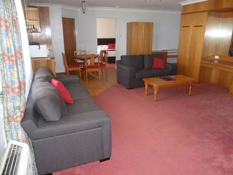 McNevins Warwick Motel - Hotel WA 1