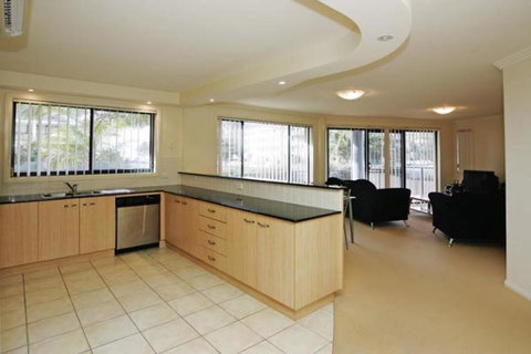 Millenium, Unit 101, Cnr Head & West Sts - Hotel WA 3