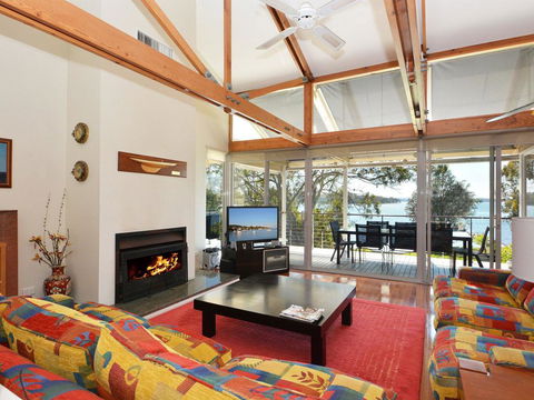 Morisset Bay Waterfront Views Lake House Looking Over Trinity Marina - Hotel WA 1
