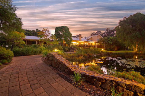 Stay Margaret River - Hotel WA 0