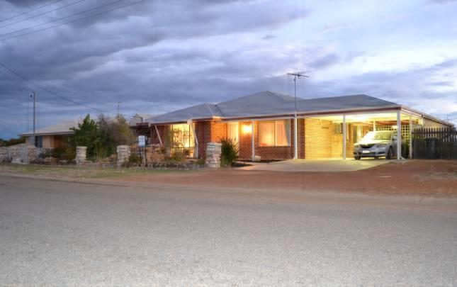 Leeman WA Hotel WA