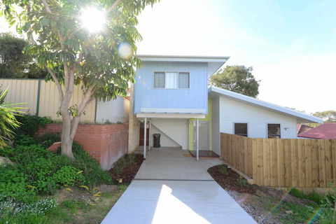Sunny Blinco Street House - Hotel WA 13