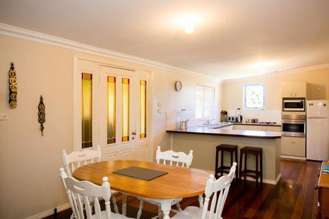 Yvonnes Rest Holiday Home - Hotel WA 0