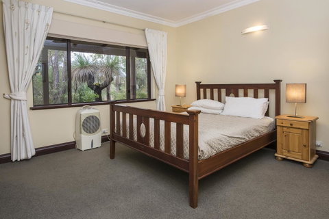 A Hidden Bush Delight - Hotel WA 28