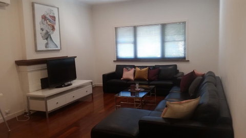 Leisurely Manor - Spacious Three Bedroom Home In Fremantle - Hotel WA 5