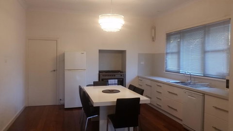 Leisurely Manor - Spacious Three Bedroom Home In Fremantle - Hotel WA 3