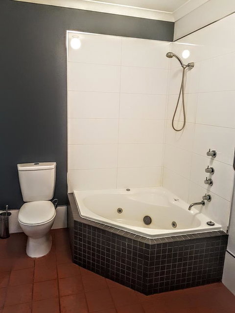 Adamsons Riverside Accommodation - Hotel WA 3