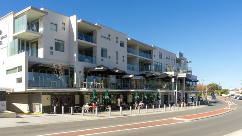 Mullaloo Beach Hotels & Apartments - Hotel WA 5