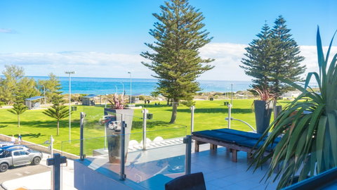 Mullaloo Beach Hotels & Apartments - Hotel WA 6