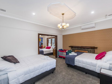 Luxury Federation Style Home - Sleeps 10 - Hotel WA 11