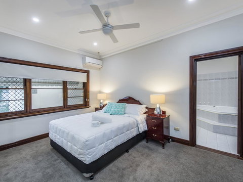 Luxury Federation Style Home - Sleeps 10 - Hotel WA 7