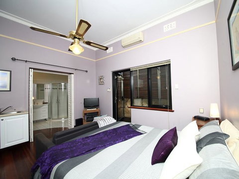 Dawson Accommodation - Hotel WA 1