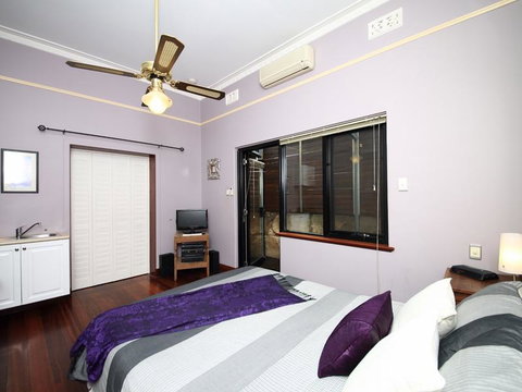 Dawson Accommodation - Hotel WA 2