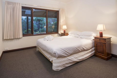 53 Martina Drive - Hotel WA 22