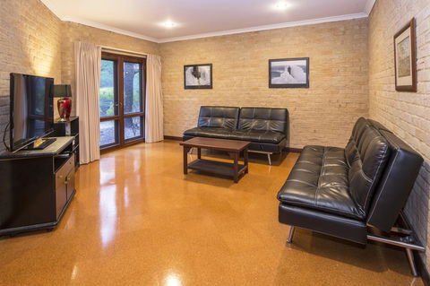 53 Martina Drive - Hotel WA 26