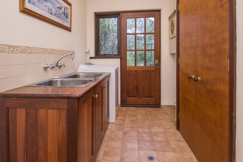 53 Martina Drive - Hotel WA 27