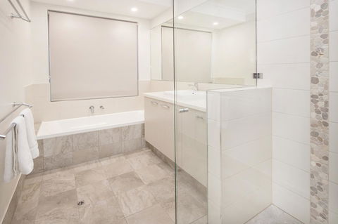 15 Cabot Close - Hotel WA 10
