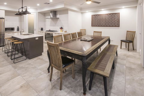 15 Cabot Close - Hotel WA 13