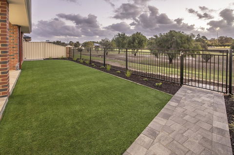 15 Cabot Close - Hotel WA 24