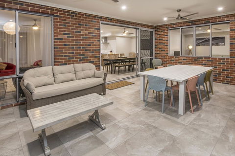 15 Cabot Close - Hotel WA 22