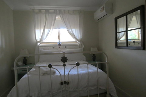 Bentwood Olive Grove Accommodation - Hotel WA 6