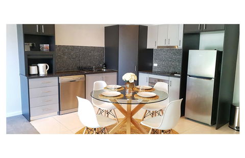 Stylish 1BDR Unit In The Heart Of Subiaco - Hotel WA 5