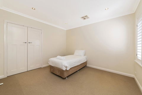 Inner Western Suburbs Retreat - Hotel WA 28