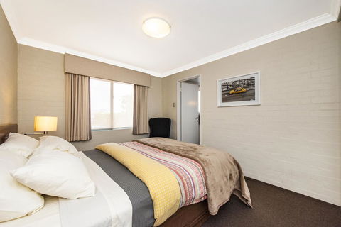 Subiaco Village 18 - Hotel WA 11