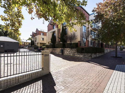 Subiaco Village 18 - Hotel WA 20
