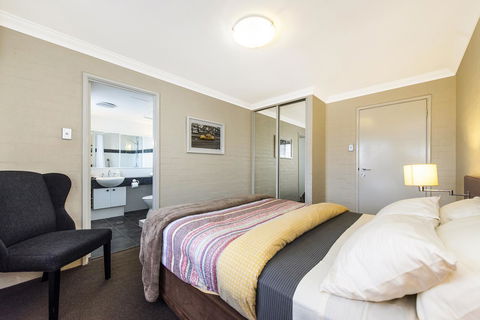Subiaco Village 18 - Hotel WA 13