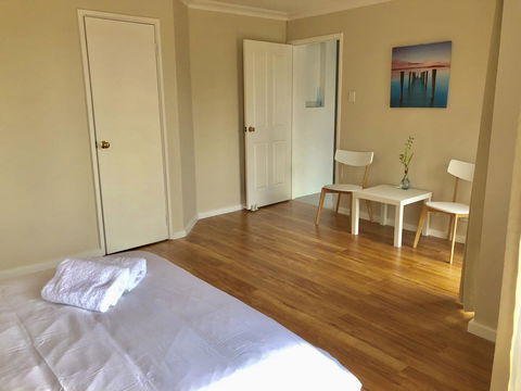 Charming Quiet Lodge-2 Minutes Walk To Shopping Complex - Hotel WA 1