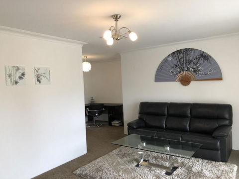 Charming Quiet Lodge-2 Minutes Walk To Shopping Complex - Hotel WA 6