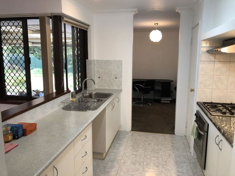 Charming Quiet Lodge-2 Minutes Walk To Shopping Complex - Hotel WA 8
